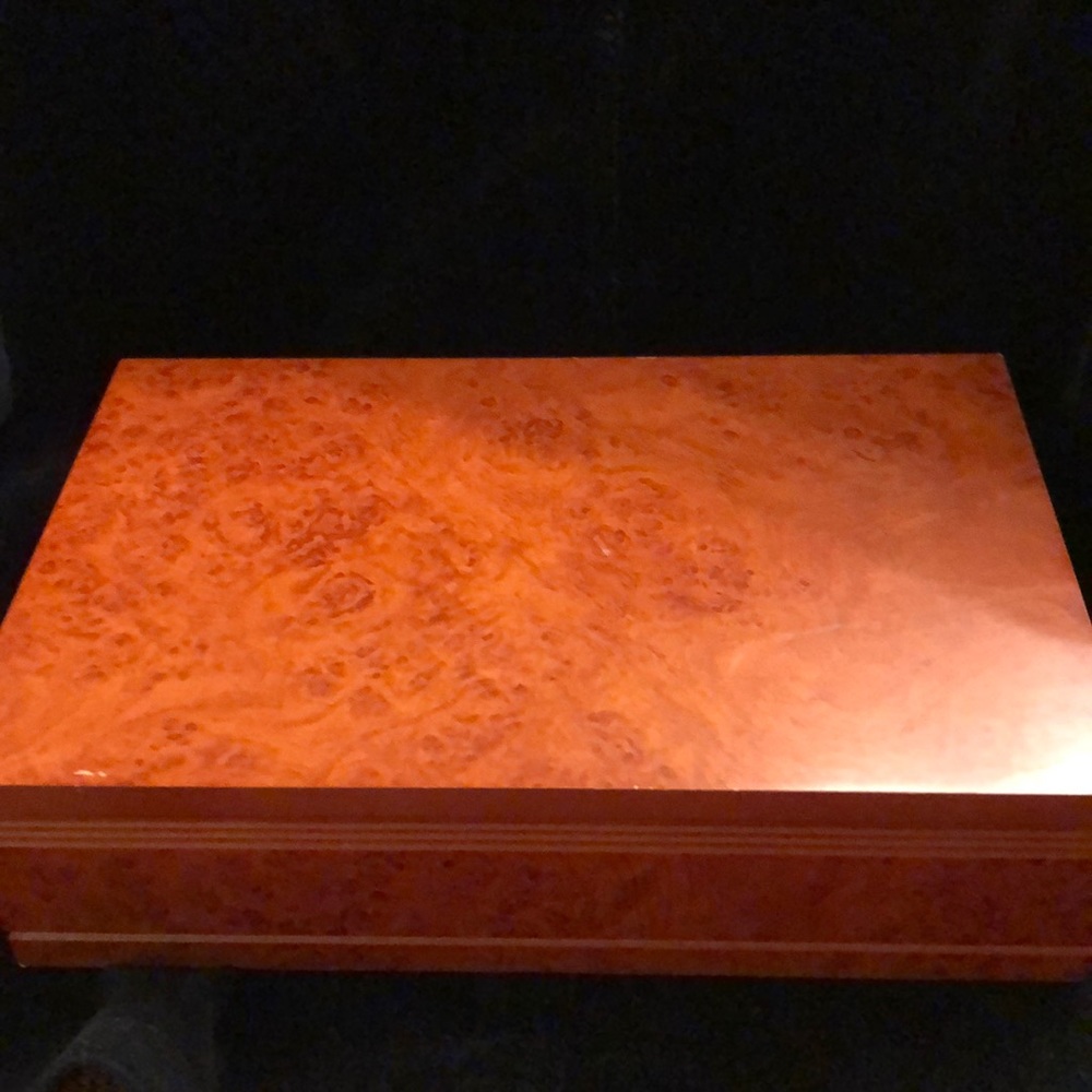 Beautiful Silver Colored Bar Set With Wood Box